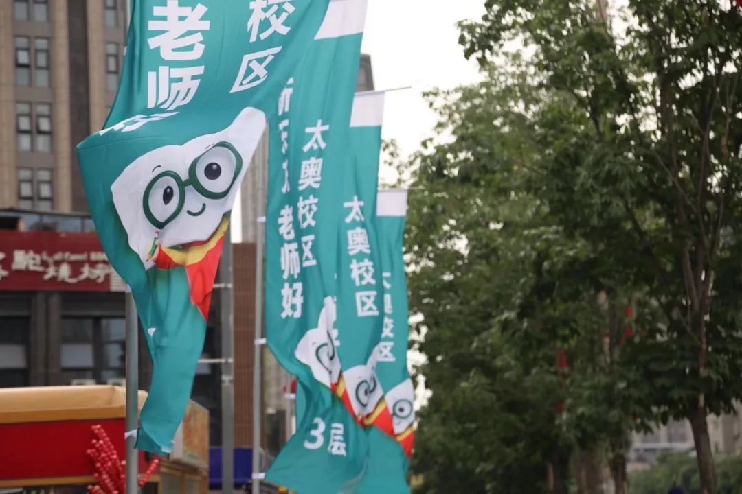 就这样,我们为新东方设计了从小学到留学的4个「读书人」的超级符号